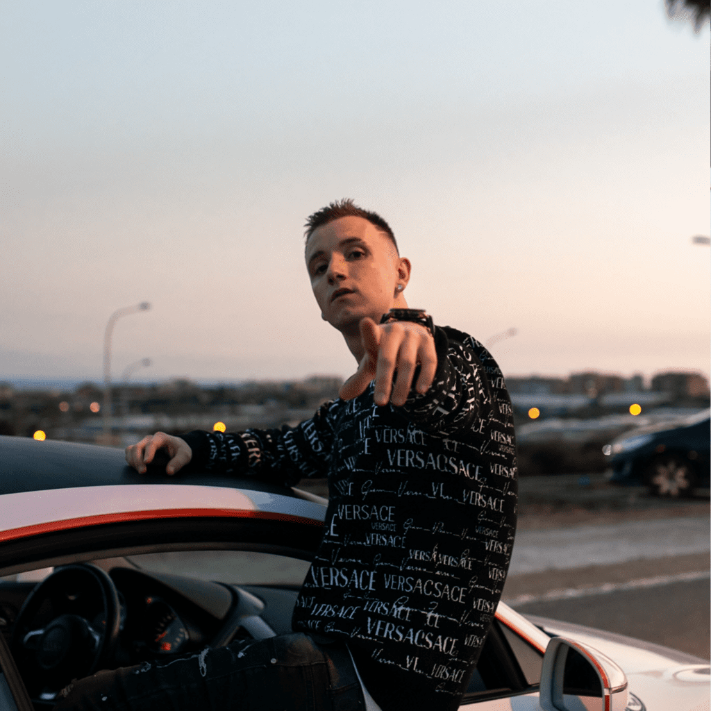 Foto de coche señalando