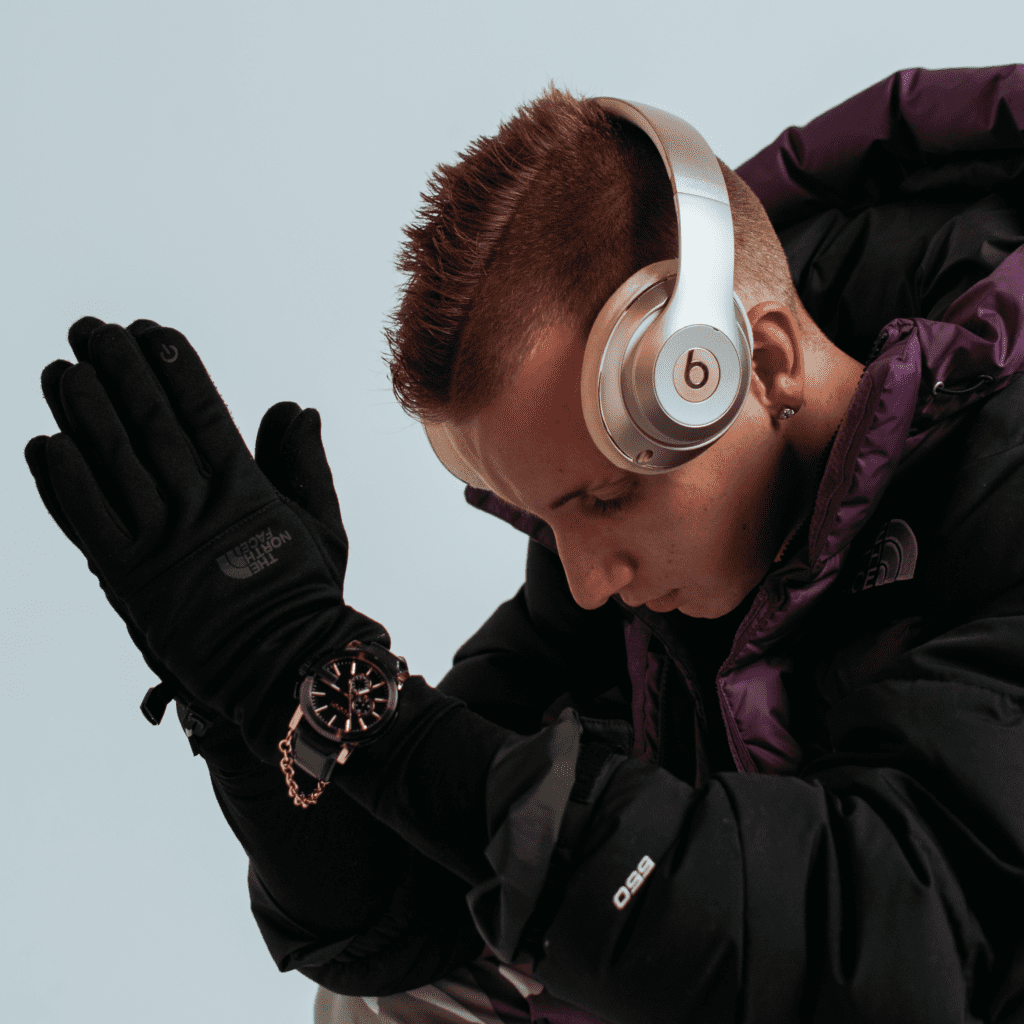 Sesión de fotos con cascos y chaquetón